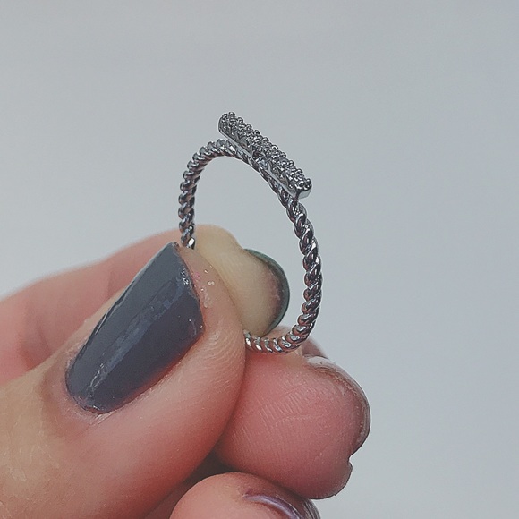 925 Sterling Silver Cubic Zirconia Ring - Picture 7 of 7